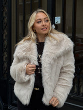 Charger l'image dans la galerie, Fourrure Mona 🤍
