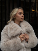 Charger l'image dans la galerie, Fourrure Mona 🤍
